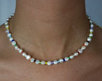 KLEURRIJKE ZOETWATERPArel, chokerketting met kralen, regenboog rocaille, minimalistische barokke parelketting, echte parelketting