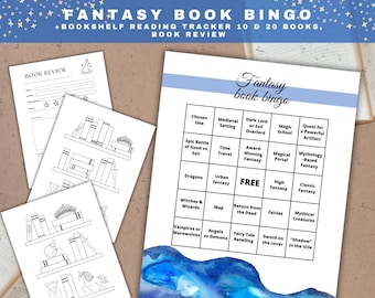 Op de afbeelding: Een printbare fantasy-boekbingo-kaart met een blauwe aquarel achtergrond. De kaart heeft een 5x5 raster met vakjes die fantasy-boektropen bevatten, zoals "De Uitverkorene", "Middeleeuwse Setting", "Donkere Heer of Boze Overlord", "Magie School", "Zoektocht naar een Krachtig Artefact", "Epische Strijd van Goed tegen Kwaad", "Tijdreizen", "Prijswinnende Fantasy", "Magisch Portaal", "Mythologie-Gebaseerde Fantasy", "Draken", "Urban Fantasy", "GRATIS", "High Fantasy", "Klassieke Fantasy", "Heksen & Tovenaars", "Kaart", "Terugkeer uit de Dood", "Feeën", "Mythische Wezens", "Vampieren of Weerwolven", "Engelen of Demonnen", "Sprookje-Hervertelling", "Zwaard op de Kaft", en "'Schaduw' in de Titel".