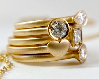Round Cut Diamond Ring 18K Yellow Gold