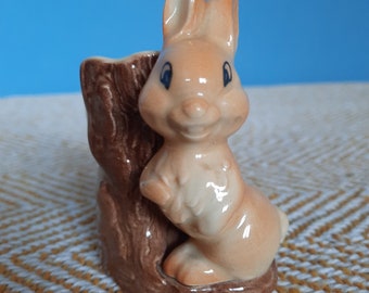 Hornsea Pottery : Fauna Royal Miniatures 'Hoppy' Rabbit Posy de 1960/1