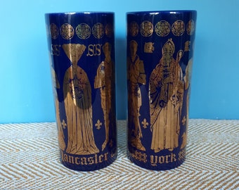 Poterie vintage Hornsea - Deux grandes chopes « La guerre des roses » représentant York et Lancaster en or sur bleu.