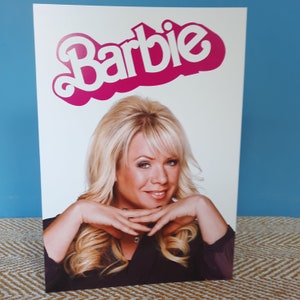 Tarjeta de felicitación del campamento de Barbie de EastEnders con Letitia Dean (A5) En blanco para todas las ocasiones