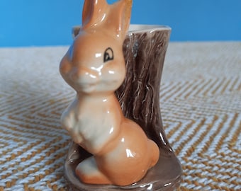 Hornsea Pottery : Fauna Royal Miniatures Rabbit Posy des années 1960