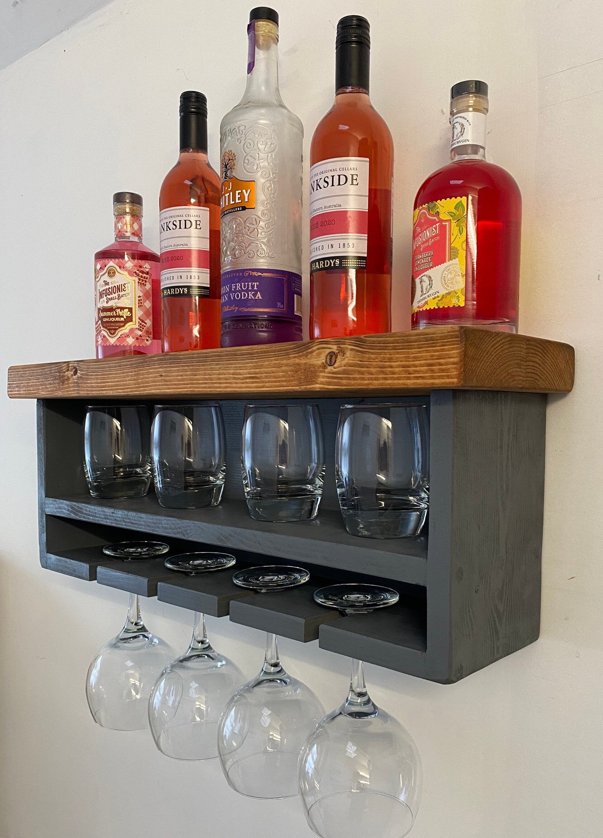 estantes para bebidas alcoholicas