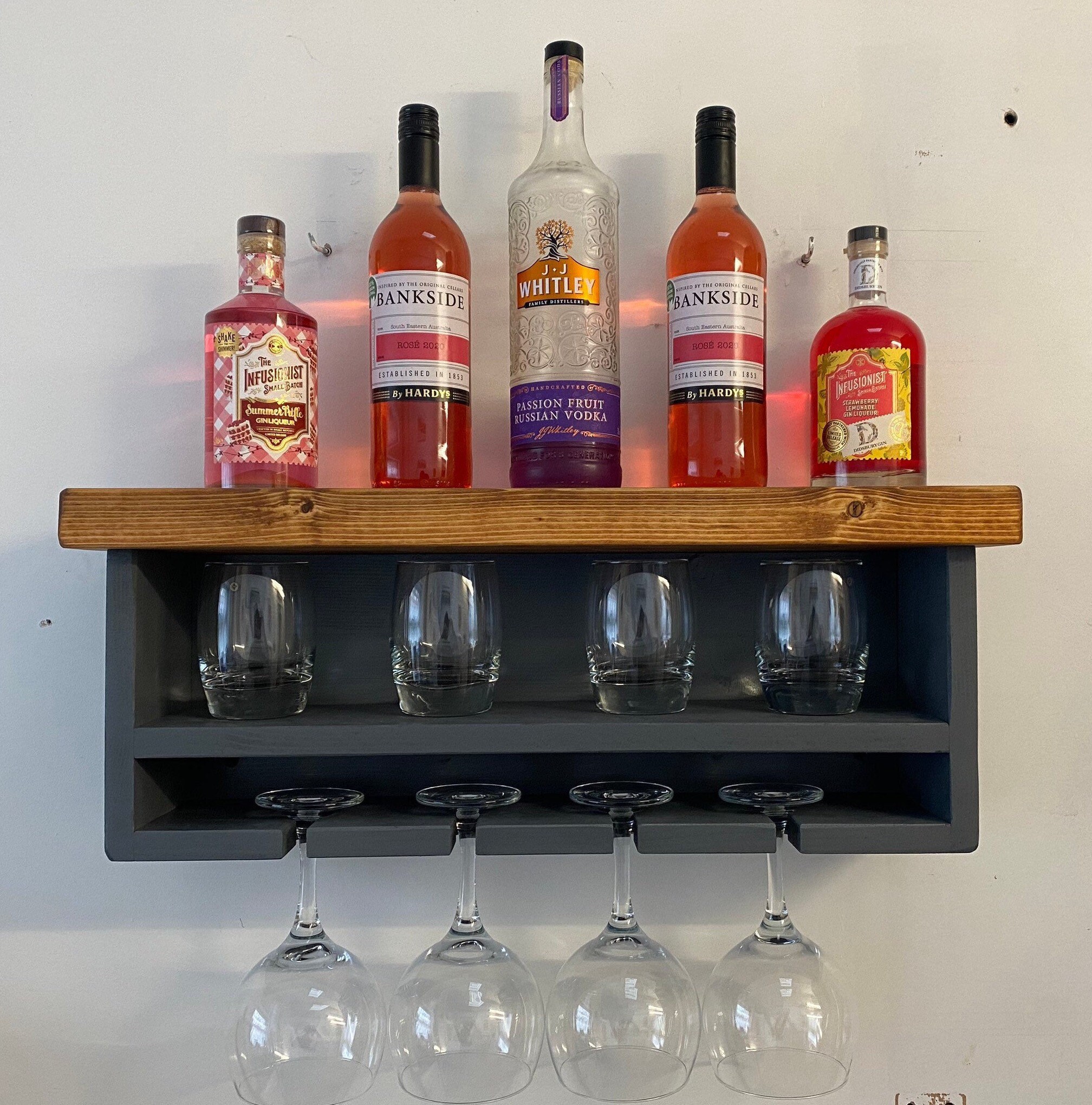 estantes para bebidas alcoholicas