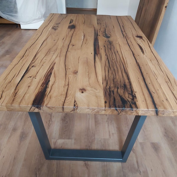 Reclaimed oak table   / Tisch aus alter Eiche.