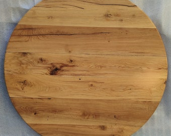 Round top made of reclaimed wood./Runde Platte in alter Eiche.
