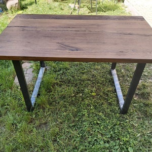 Table à manger en bois antique.