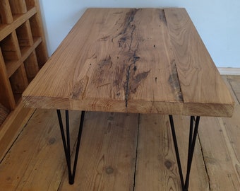 Tavolino realizzato con vecchie assi di quercia