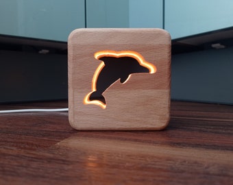 Lámpara de mesa/noche LED decorativa de madera con delfín - Decoración de delfín - Lámpara decorativa de delfín - Decoración de madera - Luz nocturna - Regalo de delfín, USB-C