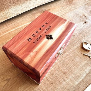 Cedar Wood Pet Urn, Pet Ashes Keepsake, wood box, Memory Box, Engraved Pet Cremation Urn, Wooden dog ashes box, personalized urn, cat urn