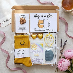 Hug in a Box | Pamper Hamper | Personalised | Self Care Gift | Birthday Treat Box | Gifts For Friends | Thinking of You | Get Well Soon