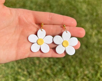 Spring Daisy Earrings,  Floral Earrings, Teacher Earrings, Flower Earrings, Daisy Stud Earrings, Rainbow earrings, Polymer Clay, Daisies