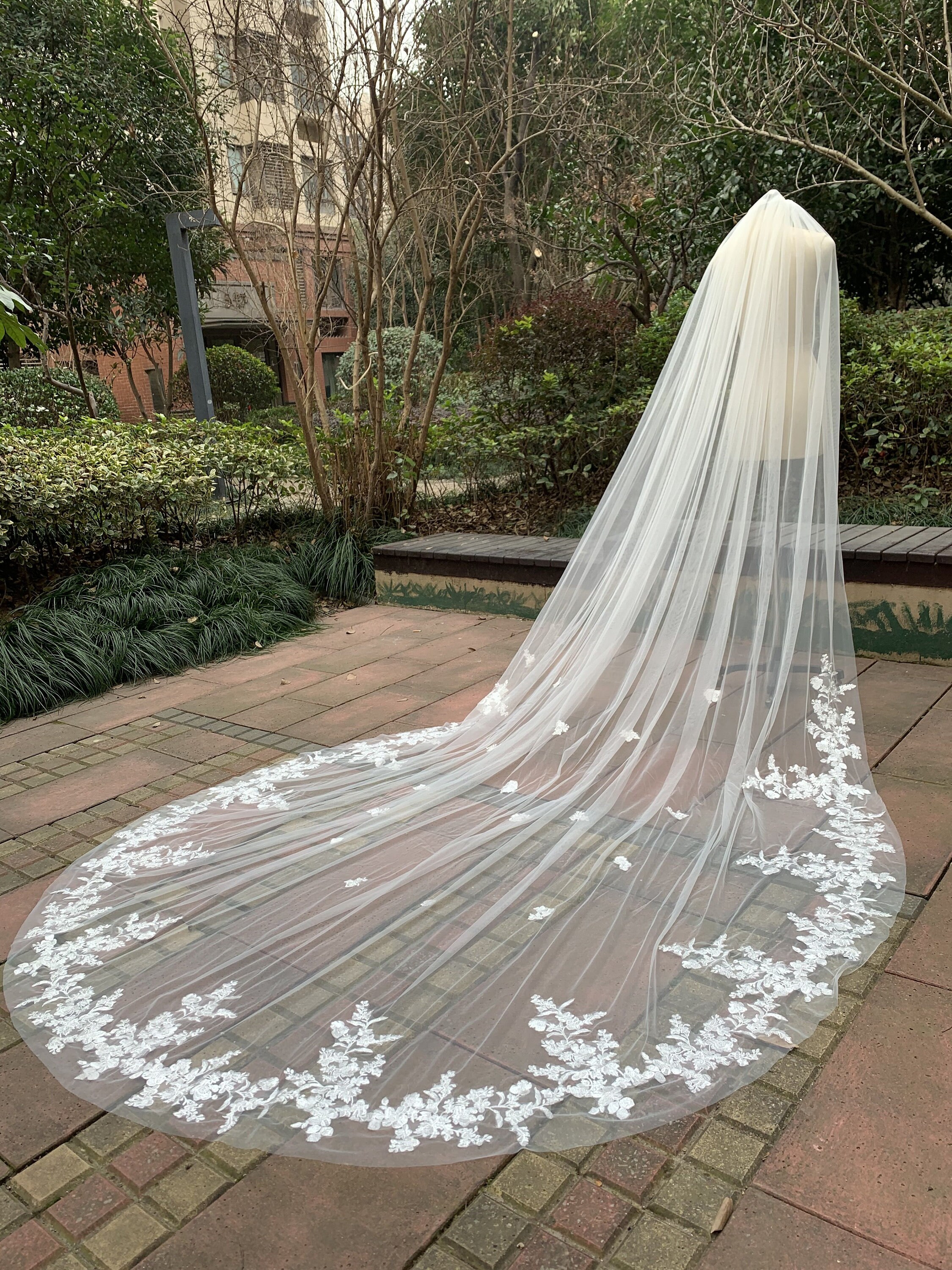 Single Layer Lace Applique Veil Fashion White Bridal Lace Wedding Veil