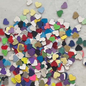 Confeti de mesa con forma de mini corazones multicolor para San Valentín. - Decoraciones para fiestas, accesorios fotográficos, exhibiciones, álbumes de recortes, adornos.