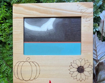 Fall Wood Burn Picture Frame. Wood Burned Picture Frame. Photo Frame For Gardener. Rustic Photo Frame. 4x6 Wood Frame. Gift For Gardener.
