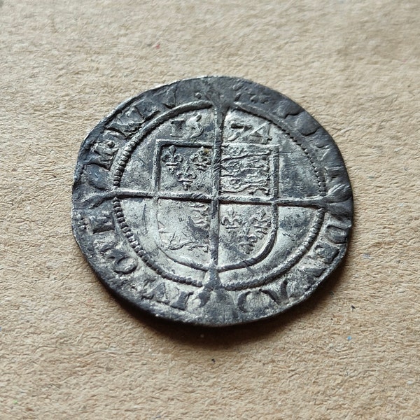 Genuine Elizabeth I Tudor hammered silver six pence dated 1574.