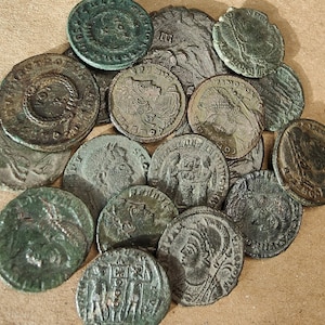 Très belles pièces de monnaie romaines, Nummus antique du IVe siècle