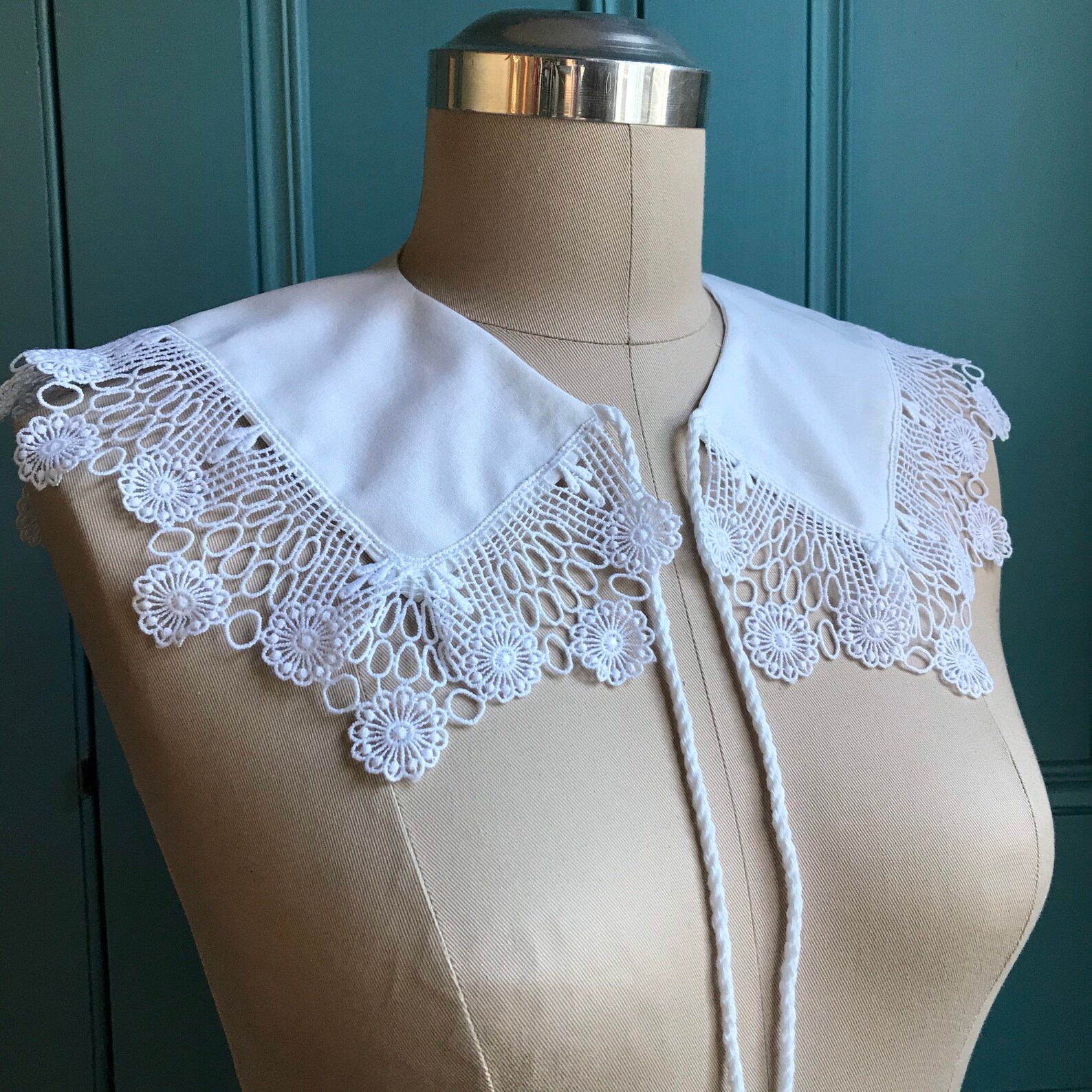 Detachable lace collar LAST ONE Etsy