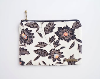 Flat Zipper Small Pouch: For Stationary, Cosmetics, Travel