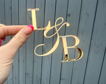 Wedding cake initials