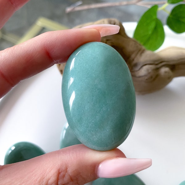 Light Green Aventurine Smalle Palm Stone - Health - Achievement - Success - Remove Pain - Heart Chakra - Prosperity - Happy