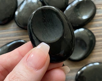 Shungite Worry Stone - Healing Stone - Energetische bescherming - Zuivering - Balans - Aardingskristal