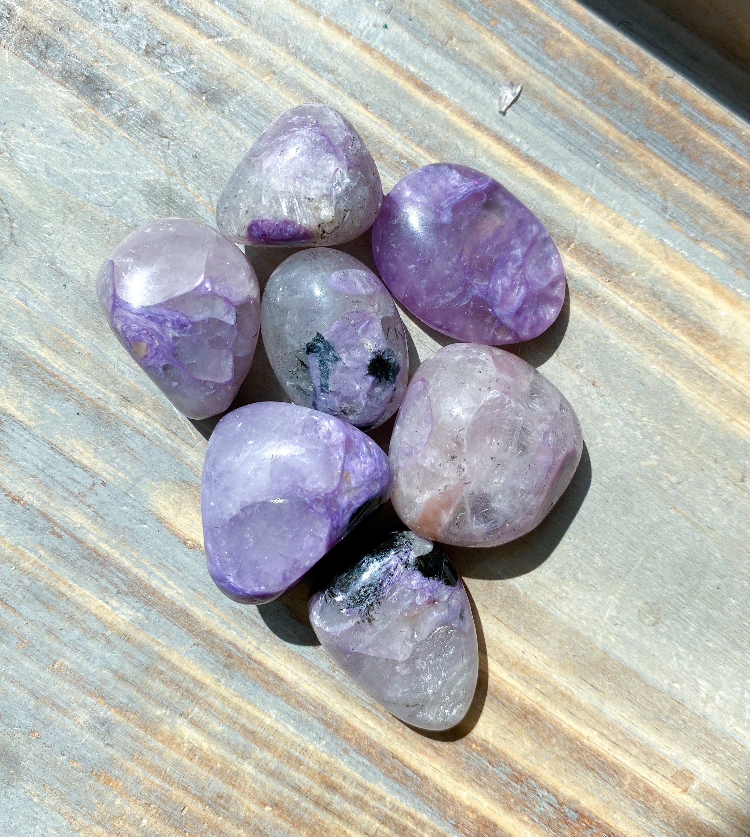 Chariote in Quartz Tumble Stone Lilac Stone- Cleansing Letting