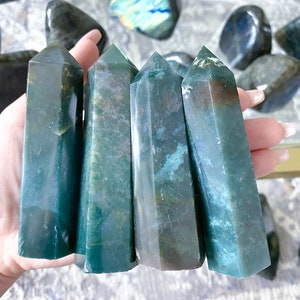 Gesättigter grüner Moosachat Turm 8,5 - 10,5 cm - Moosachat Spitze - Erdung - Herzchakra - Happy Maker