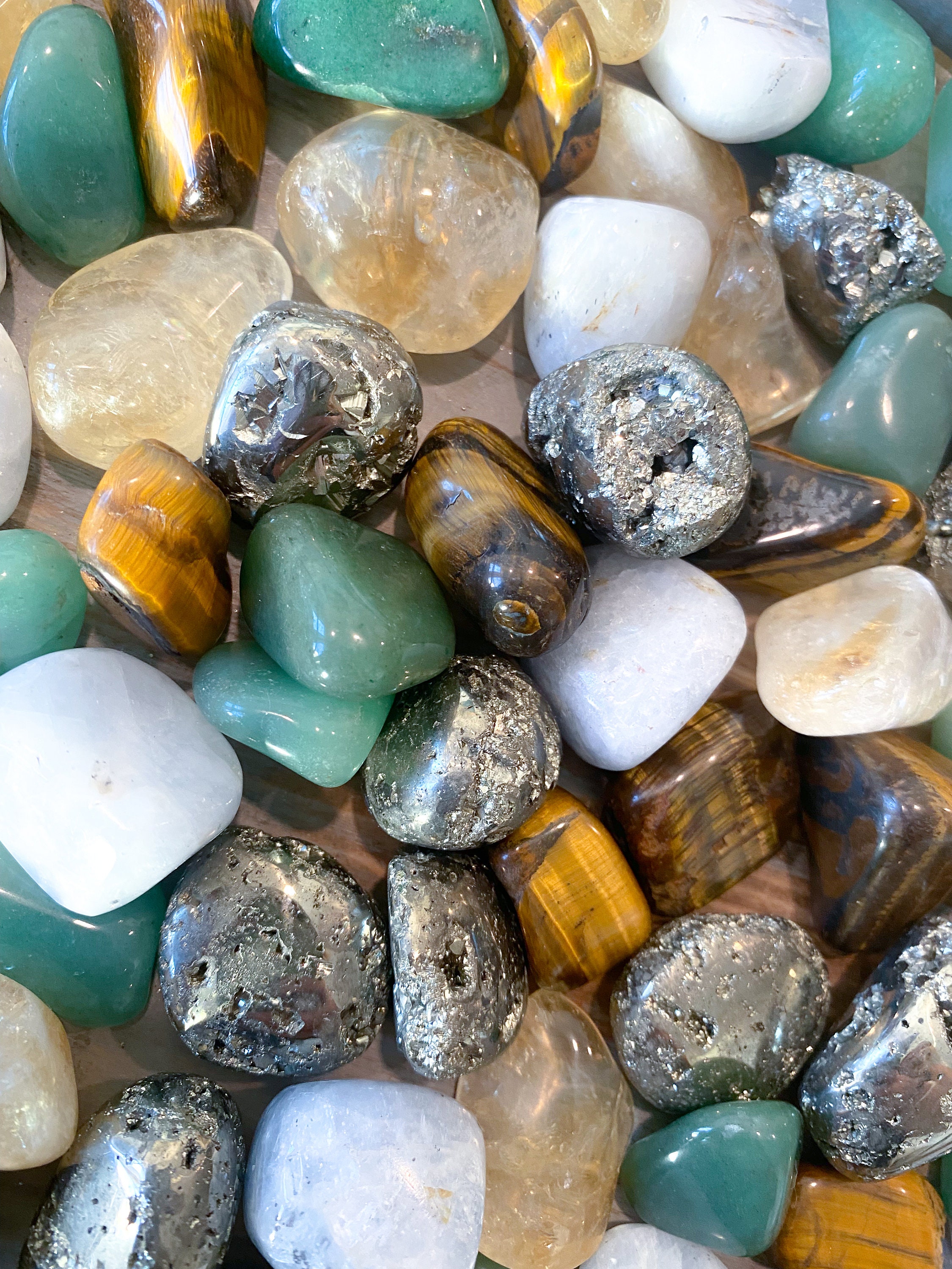 Llavero De Cristal Natural BOXOB - Aventurina, Citrino Y Ojo De Tigre - Amuleto De Buena Suerte Con Tarjeta De Significado - Regalo Para Mujer En Cumpleaños, Graduación O Nuevo Trabajo