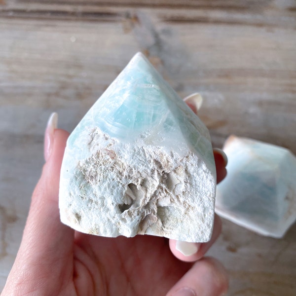 Caribbean Calcite Point Top Polish - Psychic Abilities - Crown and Third eye chakra - Enhance Intuition