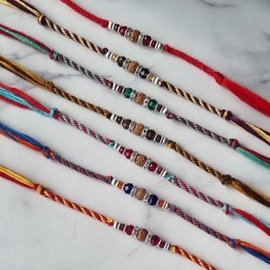 Rakhi/Armband für Erwachsene mit Rudraksha Perle