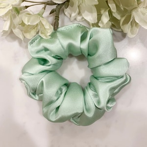 Silk Scrunchie - 100% Silk - Mulberry Silk Scrunchie - Silk Scrunchy - Silk Scrunchies - Green Silk Scrunchie - Non-Damaging Scrunchie