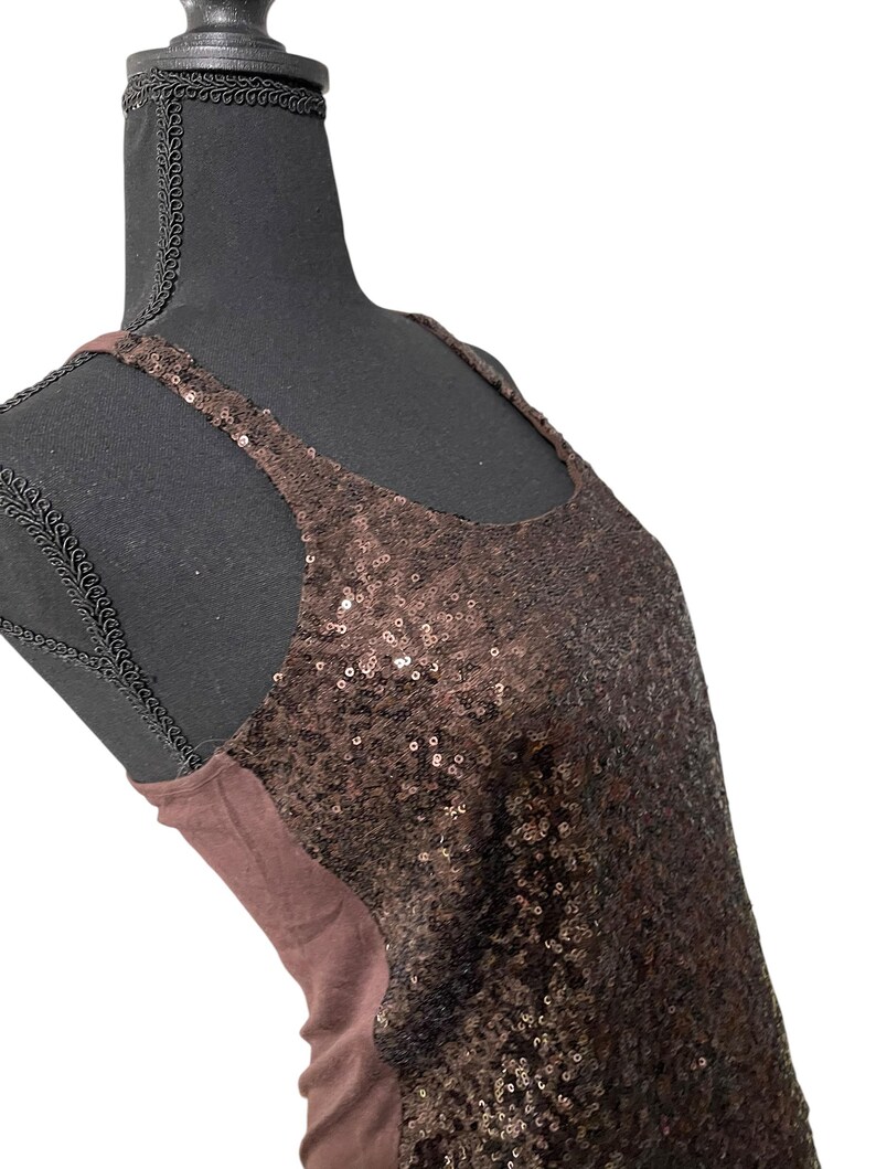 Camiseta sin mangas con lentejuelas y espalda deportiva para mujer de Jeans By Buffalo imagen 8