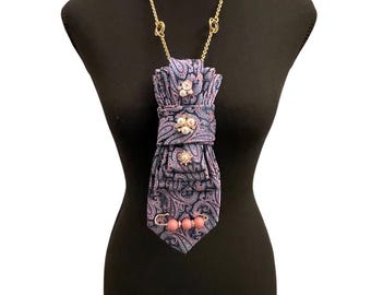 Collana con cravatta da donna