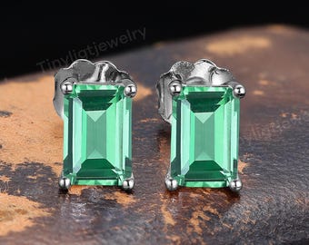 Eleganta smaragdslipade gröna safir solitaireörhängen, vintage vitguldsörhängen med gröna ädelstenar, klassiska brudsmycken, unik present till henne