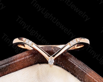 Vintage Round Diamond Wedding Ring, Curved Stacking Band, Anniversary Matching Ring
