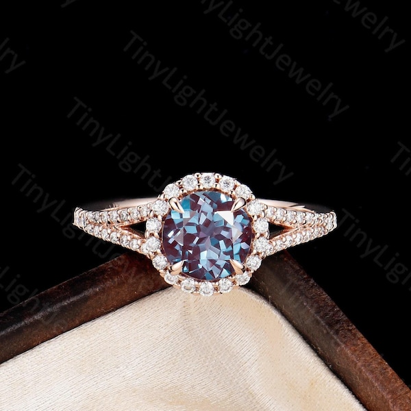 Bague de fiançailles en alexandrite de laboratoire vintage, anneau fendu rétro, bague de mariée halo moissanite élégante