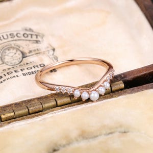 Elegant V-Shaped Pearl & Moissanite Wedding Ring, Rose Gold Curved Stacking Band, Round Pearls Stacking Ring, Dainty Bridal Gift for her 18K Rose+Moissanite