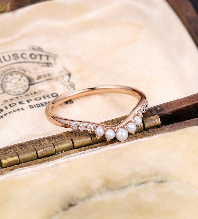 Elegant V-Shaped Pearl & Moissanite Wedding Ring, Rose Gold Curved Stacking Band, Round Pearls Stacking Ring, Dainty Bridal Gift for her 18K Rose+Moissanite