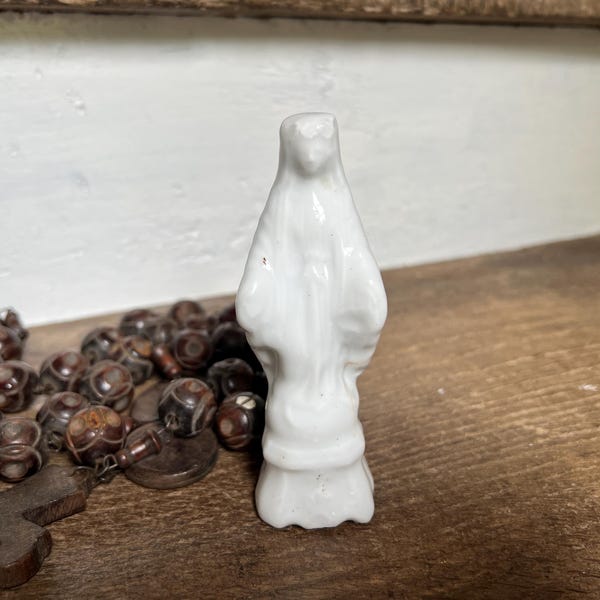 Schattig vintage Frans wit porseleinen beeldje van de Maagd Maria - schattig klein item voor op elke display!
