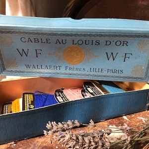 Vintage French Blue cardboard advertising box with darning threads inside - Cable au Louis D&#39;Or - Wallaert Freres, Lille - PARIS