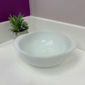 Weiße Schale aus Pyrex