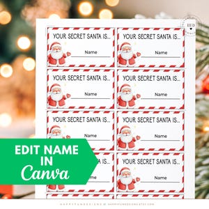 Pode incluir: Uma folha de etiquetas de presente de Amigo Secreto com uma ilustração do Papai Noel. Cada etiqueta tem o texto "YOUR SECRET SANTA IS..." e um espaço para um nome. As etiquetas são bordeadas com listras diagonais vermelhas e brancas. O texto "EDIT NAME IN Canva" também é visível.
