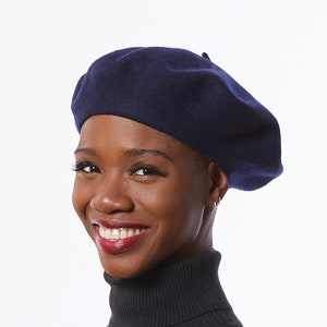 Béret de laine en bleu marine, béret en feutre pour lhiver, chapeau de béret classique, béret bleu de style rétro, béret dhiver, chapeau bleu marine pour femmes image 1