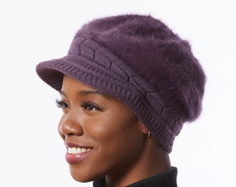 Chapeau en tricot violet, chapeau de mélange de laine d’Angora, chapeau pourpre d’hiver, chapeau pourpre de Newsboy avec bill