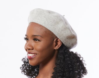 Béret en laine gris clair, Béret en feutre pour l’hiver, Chapeau béret classique, Béret gris de style rétro, Béret d’hiver, Chapeau gris pour femme