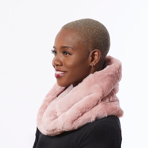 マフラー・ストール MOLLIOLLI Peanut fur earmuffs petite fur muffler beige Faux Fur Scarf, Beige Fur Neck Warmer, Furry Neck Infinity