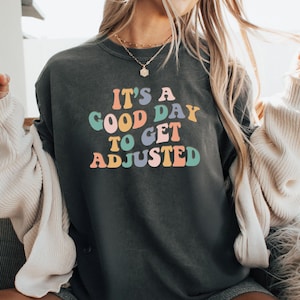 Camiseta "Es un buen día para ajustarse", camiseta de quiropráctico para mujer
