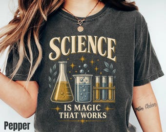 Science Teacher Shirt, Funny Educator Gift, Retro Magic Graphic Tee for Women Crewneck